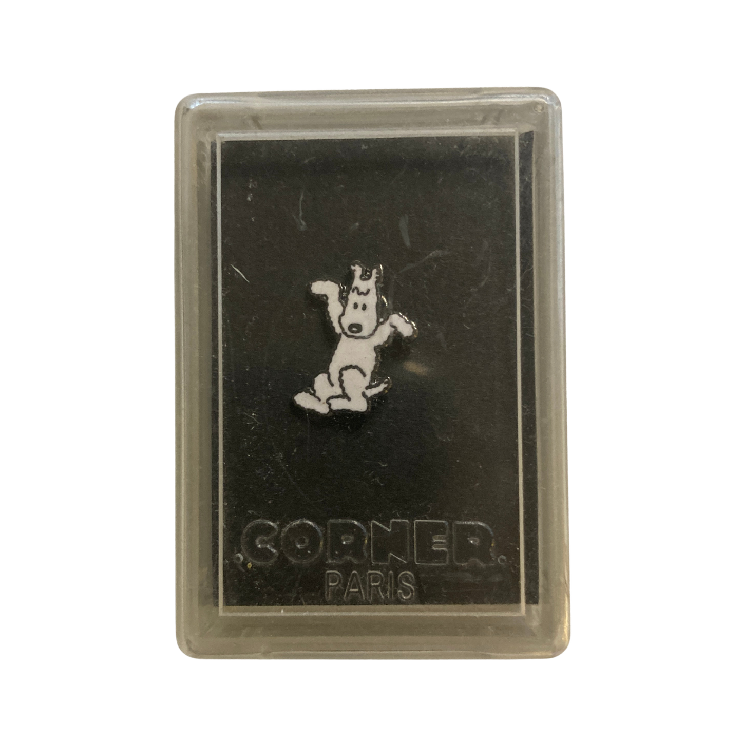 Pin’s Milou de Tintin par Hergé dans une boîte Corner, collection Espace714, illustration de Tintin avec son chien Milou.