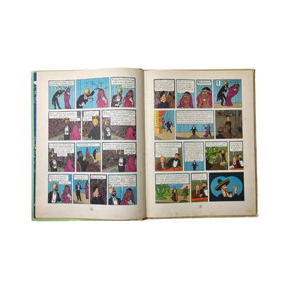 Page de couverture du livre Les Aventures de Tintin par Hergé, Les 7 boules de cristal, illustré avec Tintin et le cristal.