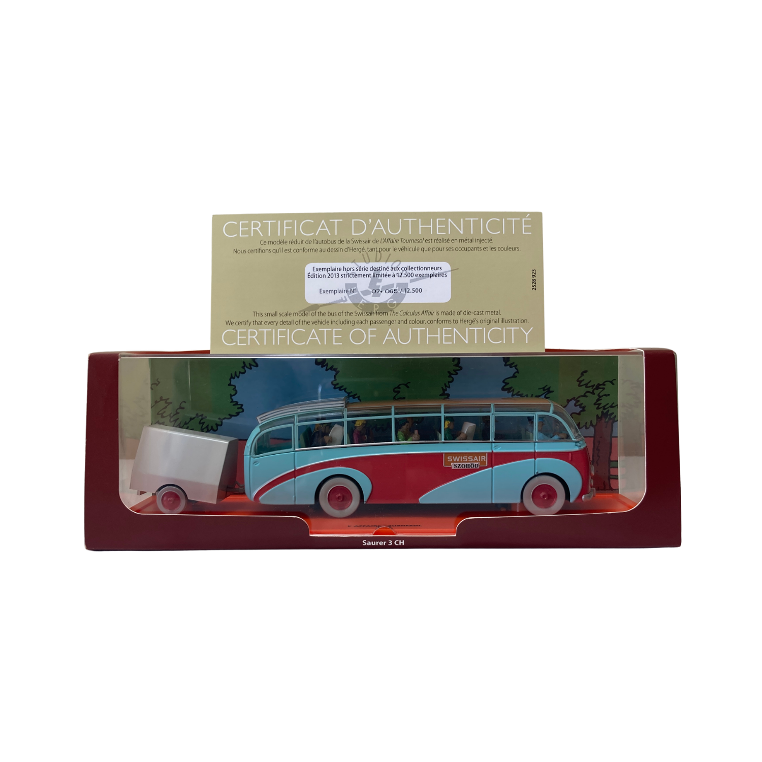 Autobus de la Swissair de Espace714, modèle détaillé avec logo Swissair, vue latérale sur fond blanc.