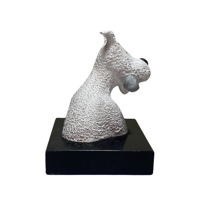 Buste Milou en os de la marque Espace714, sculpture détaillée de Milou avec texture en os naturel.