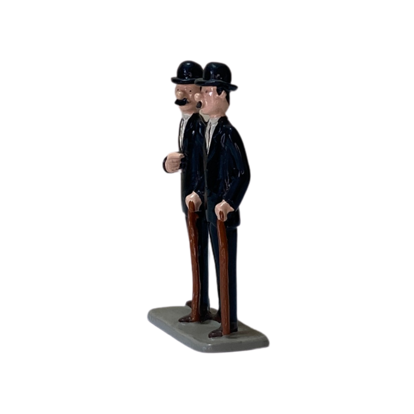 Bande dessinée de Dupont et Dupond, personnages célèbres de Tintin, illustrés avec détails colorés et expressions amusantes.