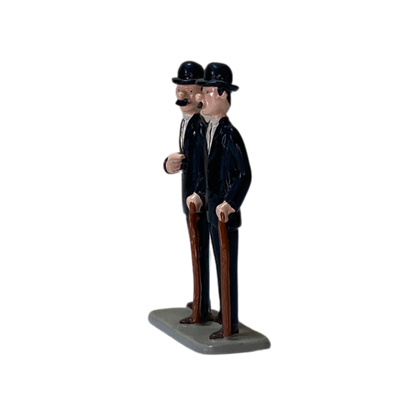 Bande dessinée de Dupont et Dupond, personnages célèbres de Tintin, illustrés avec détails colorés et expressions amusantes.