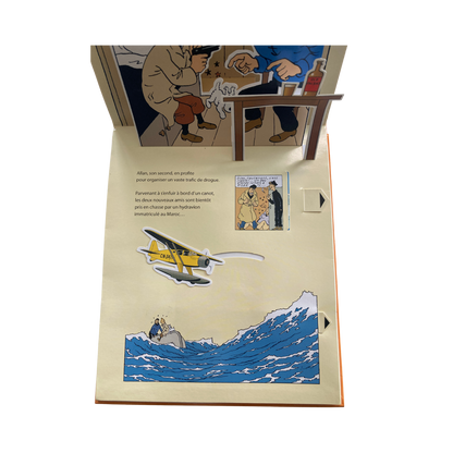 Album Tintin "Le crabe aux pinces d’or" de Hergé, édition pop hop de 2010, illustré avec couverture colorée et détails artistiques.