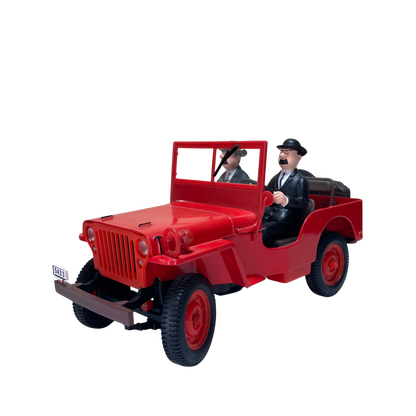 Voiture Jeep rouge Espace714 vue de côté avec détails du design et des roues.