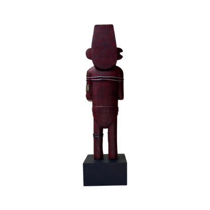 Fétiche Arumbaya en bois sculpté par Espace714, avec détails traditionnels et finition polie.