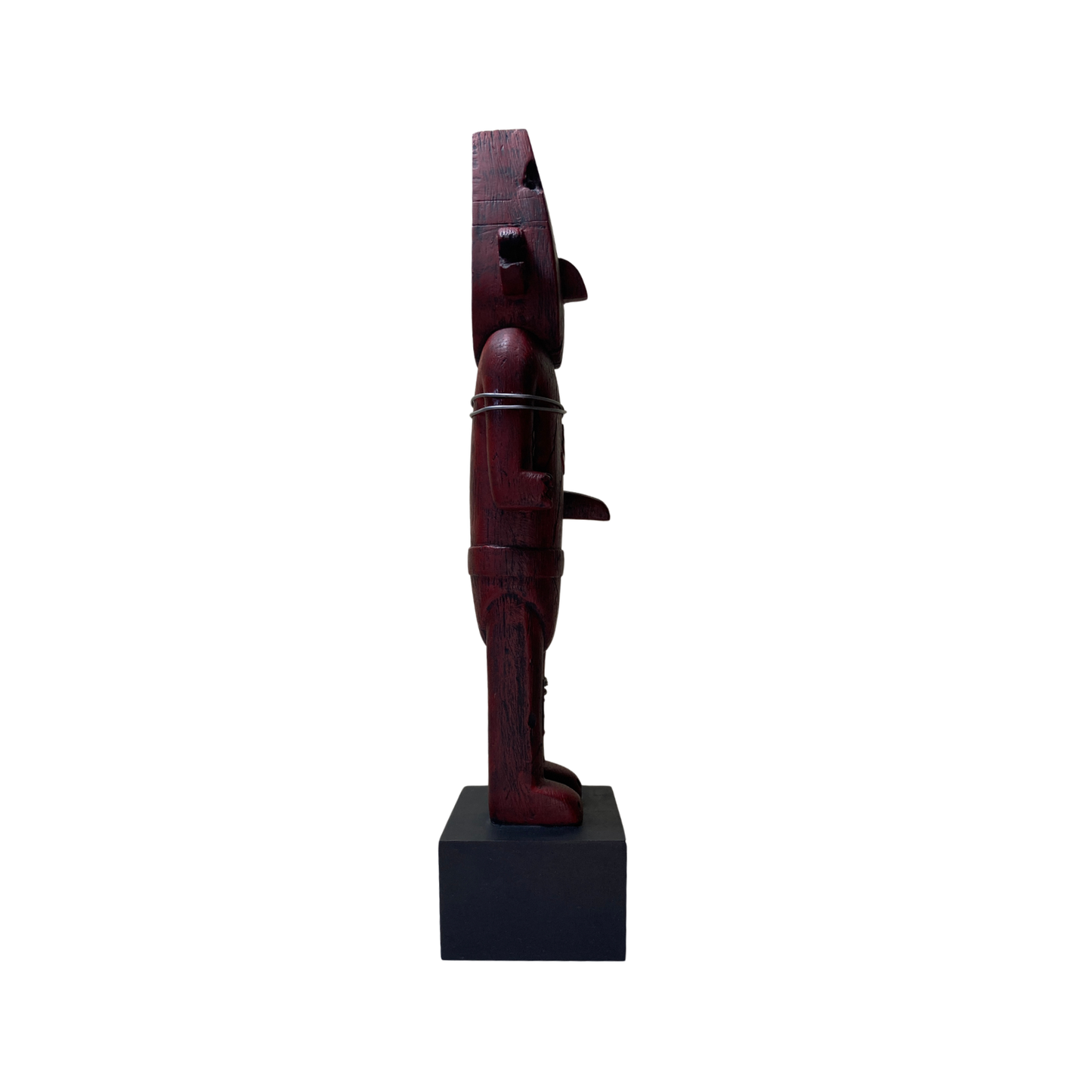 Fétiche Arumbaya en bois sculpté, symbole tribal, fabriqué par Espace714, avec détails artistiques visibles.