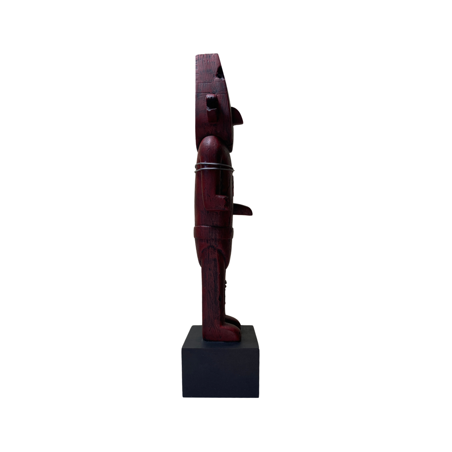 Fétiche Arumbaya en bois sculpté, symbole tribal, fabriqué par Espace714, avec détails artistiques visibles.