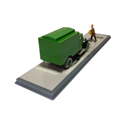 Camion cellulaire Espace714 avec détails colorés, vue de face sur fond blanc, modèle éducatif pour enfants.