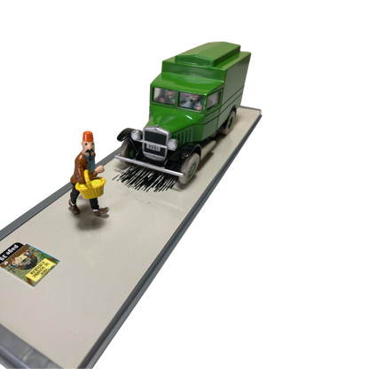 Camion cellulaire Espace714 avec cabine verte et remorque blanche, vue de côté sur fond blanc.