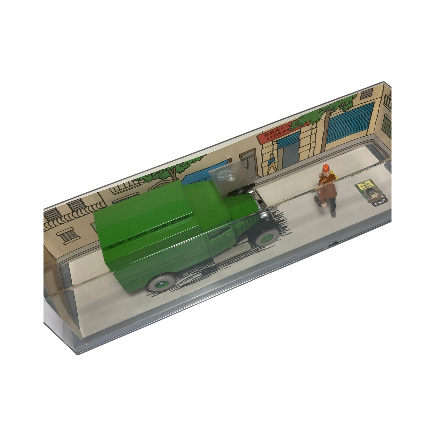 Camion cellulaire Espace714 avec des détails colorés, vue de face sur fond blanc.