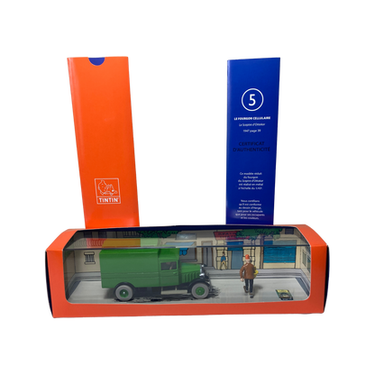 Camion cellulaire Espace714 avec cabine rouge, remorque bleue et détails colorés, vue de côté.