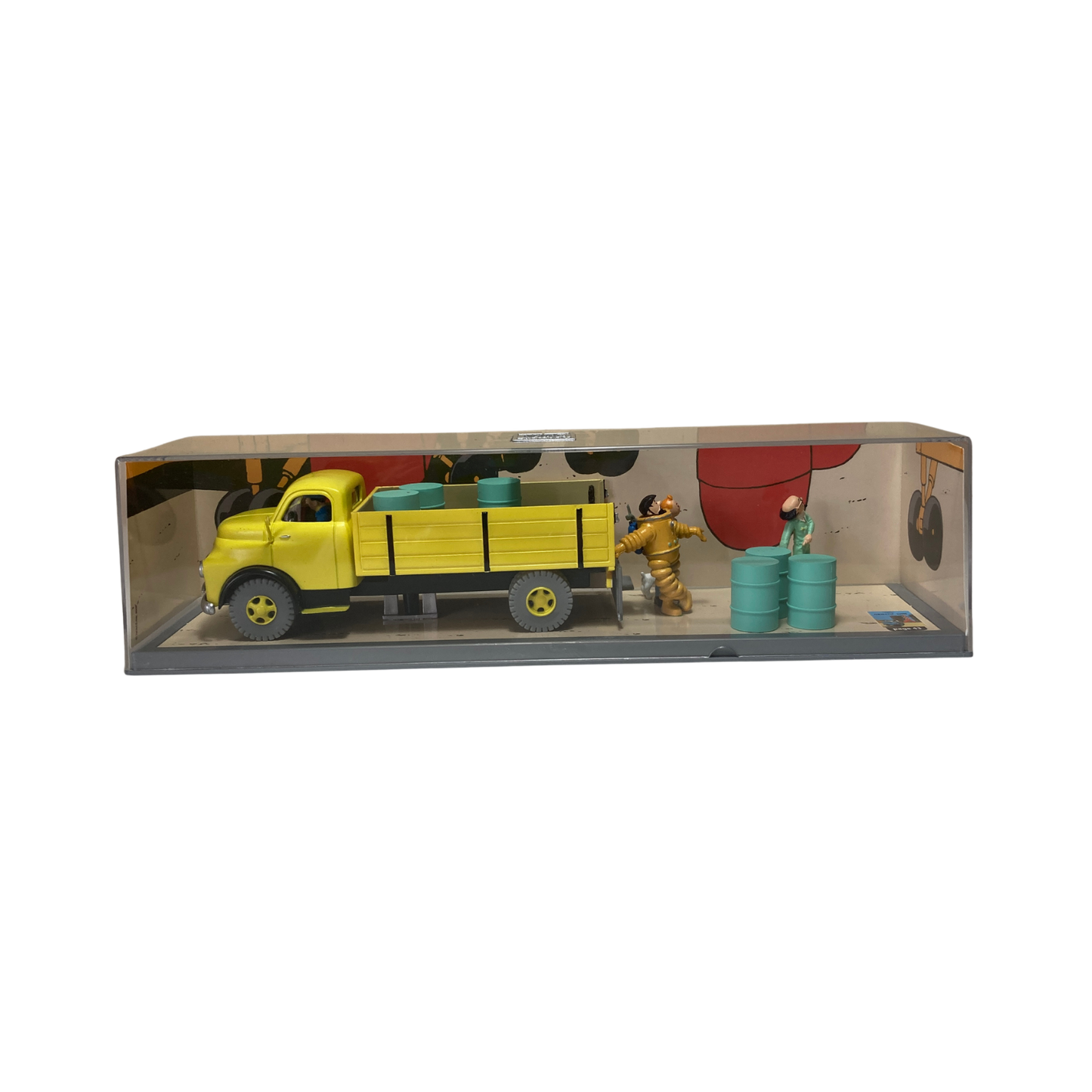 Camion jaune de la base Espace714, vue de côté, avec détails colorés et roues visibles sur fond neutre.
