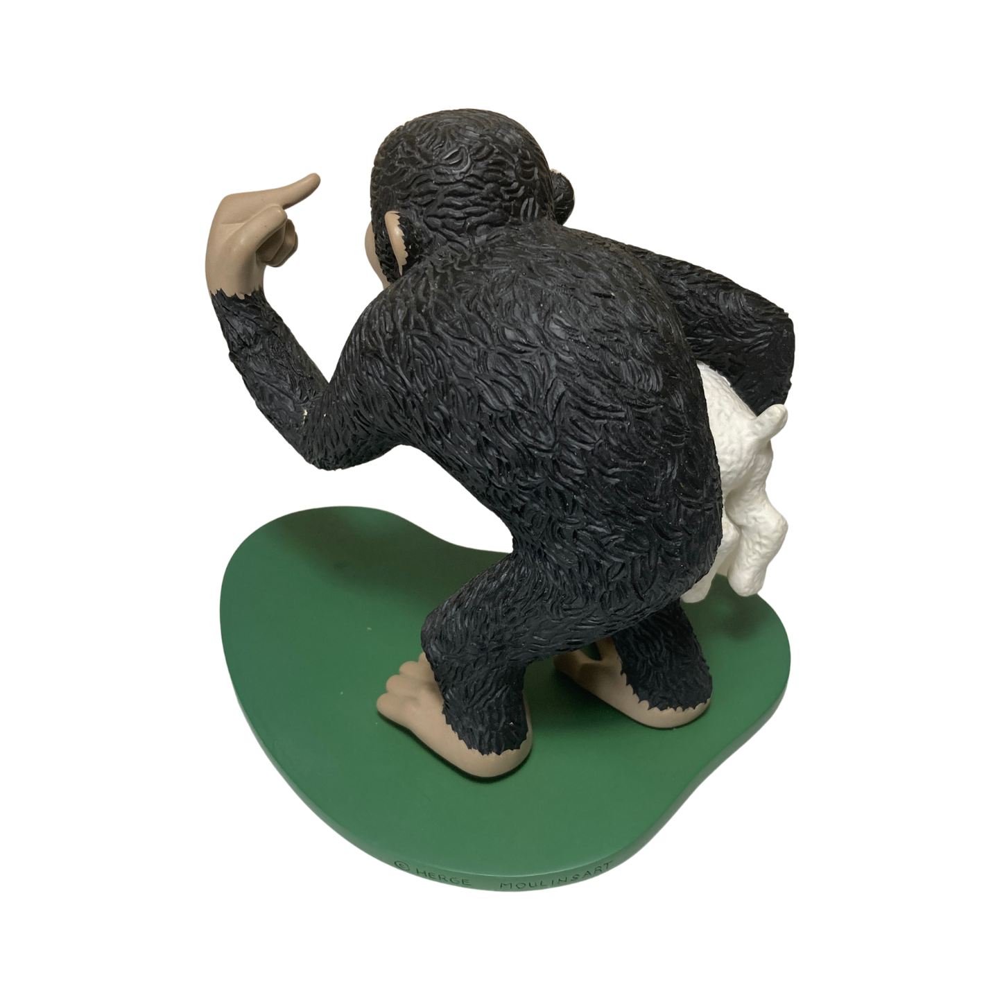 Singe Congo en peluche portant Milou, figurine de collection, avec détails colorés et expression amicale.