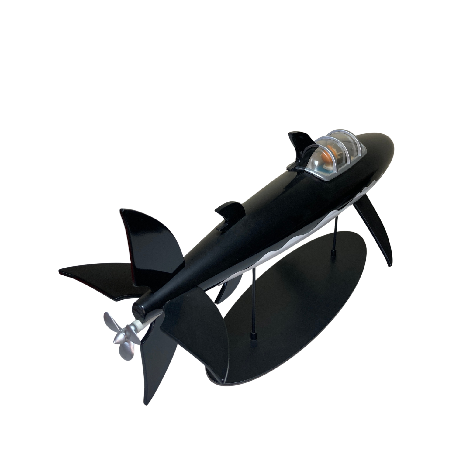 Maquette de sous-marin Requin Espace714, détails précis avec la tête de requin et le corps du sous-marin, vue de face.