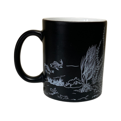 Mug en céramique "Le trésor de Rackham le Rouge" d'Espace714 avec illustration pirate, blanc avec décor coloré.