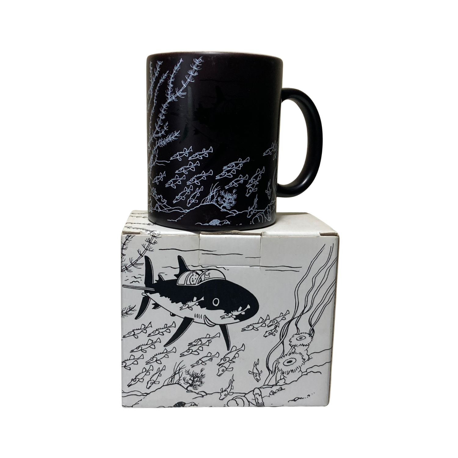 Mug Espace714 Le trésor de Rackham le Rouge avec illustration de pirate et décor maritime, vue frontale.