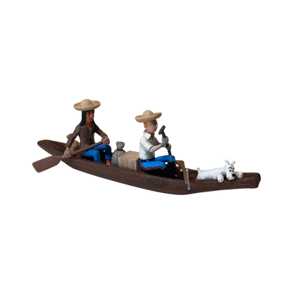 Pirogue Tintin, l’Indien et Milou en figurines colorées, illustrant la scène emblématique de la bande dessinée.