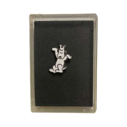 Pin’s Tintin avec Milou de Hergé, présenté dans une boîte Corner, illustrant le personnage emblématique de la bande dessinée.