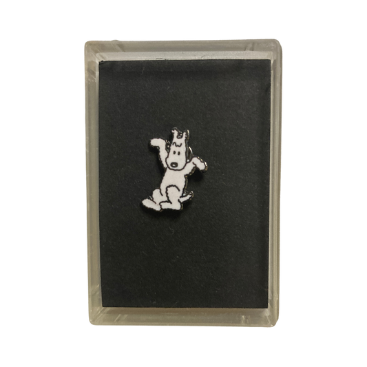 Pin’s Tintin avec Milou de Hergé, présenté dans une boîte Corner, illustrant le personnage emblématique de la bande dessinée.