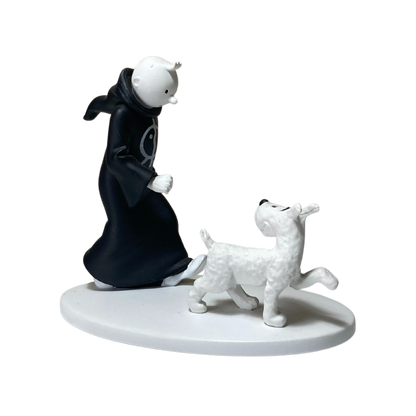 Figure de Tintin en toge avec Milou dans un décor indien, illustration colorée de la bande dessinée Tintin en Toge et Milou en Inde.