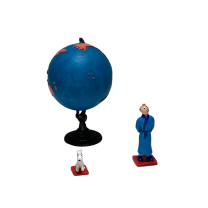 Carte du monde illustrée avec Tintin et Milou, en style coloré, pour produit Tintin et Milou Mappemonde d'Espace714