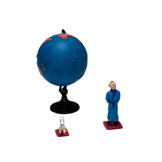 Carte du monde illustrée avec Tintin et Milou, en style coloré, pour produit Tintin et Milou Mappemonde d'Espace714