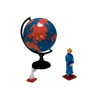 Carte du monde illustrée avec Tintin et Milou, édition Espace714, affichant une carte colorée et détaillée.