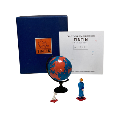 Carte du monde illustrée avec Tintin et Milou, design coloré par Espace714, pour décoration ou collection.