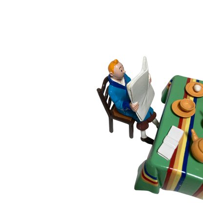 Assiette petit déjeuner Tintin Espace714 avec personnage de Tintin et accessoires pour repas matin.
