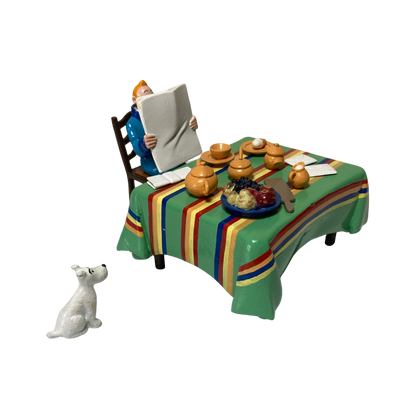 Assiette petit déjeuner Tintin Espace714 avec personnage de Tintin et accessoires pour le repas.