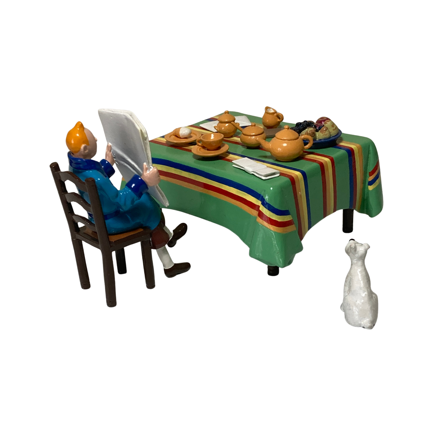 Assiette petit déjeuner Tintin de la marque Espace714 avec illustration de Tintin et ses amis, idéal pour un repas matinal.