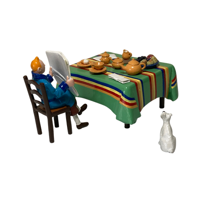 Assiette petit déjeuner Tintin de la marque Espace714 avec illustration de Tintin et ses amis, idéal pour un repas matinal.