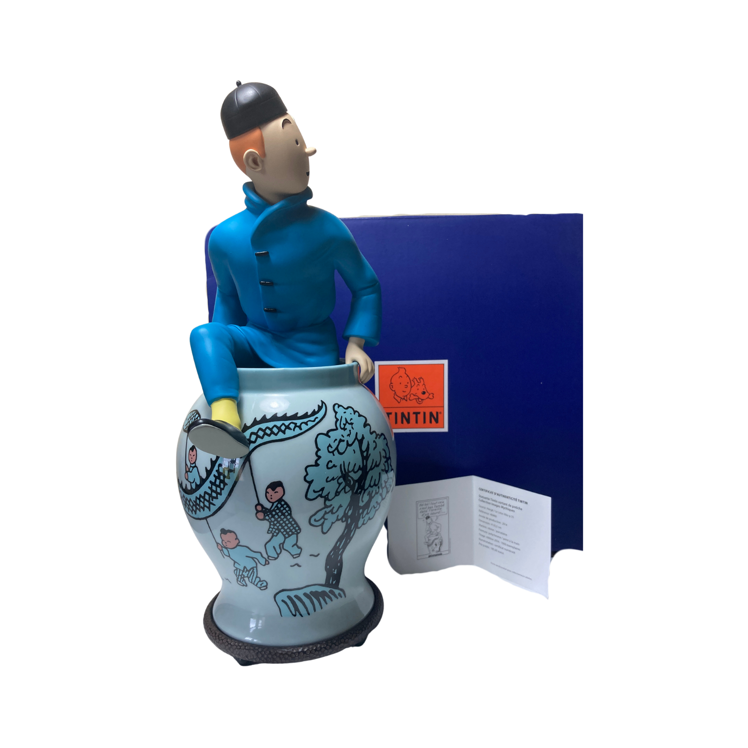Statue de Tintin sortant d'une potiche en porcelaine, créée par Espace714, avec détails colorés et finition élégante.