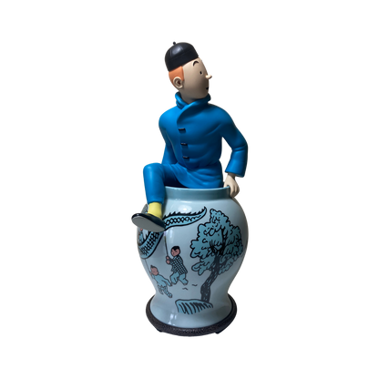 Statue de Tintin sortant d'une potiche en céramique, figurine de collection de la marque Espace714.