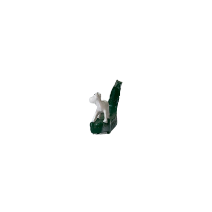 Figurine Milou sur crocodile de la marque Espace714, sculpture en résine représentant Milou sur un crocodile vert.
